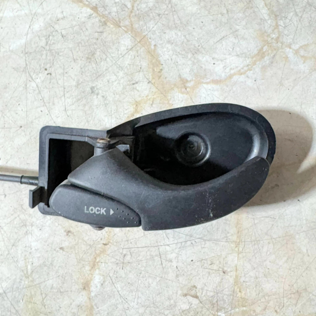 FORD FOCUS NSR PASSENGER SIDE REAR INTERNAL DOOR HANDLE XS41A22601 98-05