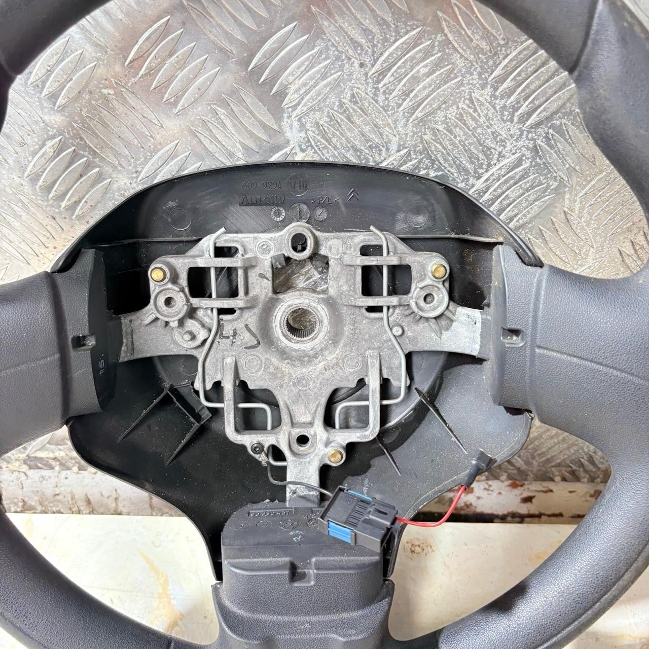 2009-2012 CITROEN PICASSO STEERING WHEEL PART CLEAN CONDITION