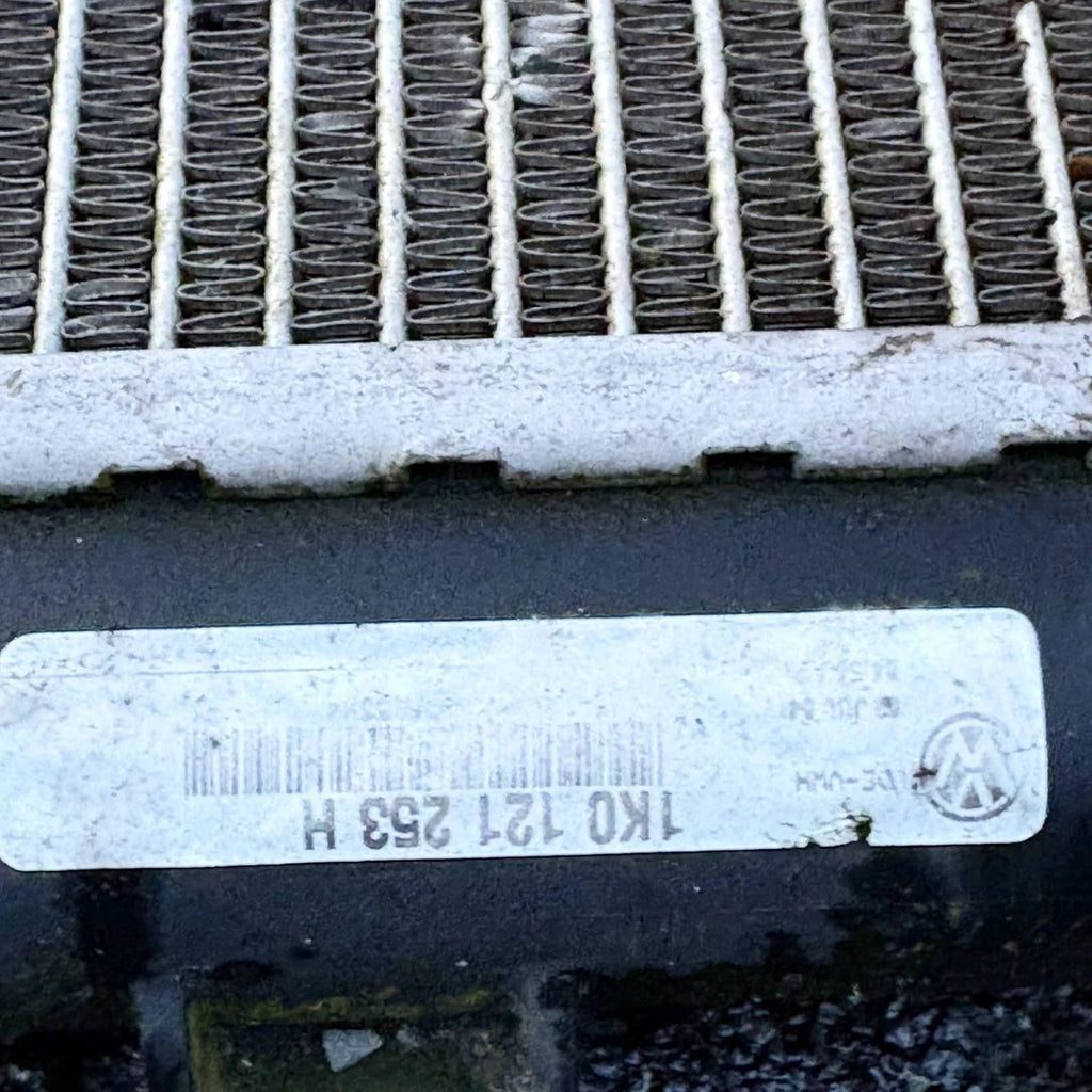 VW Passat B6/B7 Radiator 1K0121253H Golf MK5 MK6 A3 8P Octavia Leon Touran