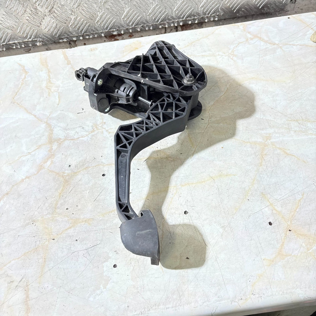 Seat Toledo MK3 5P 2.0TDi 103kW 2007 Diesel RHD Clutch pedal assembly 1K0721796E