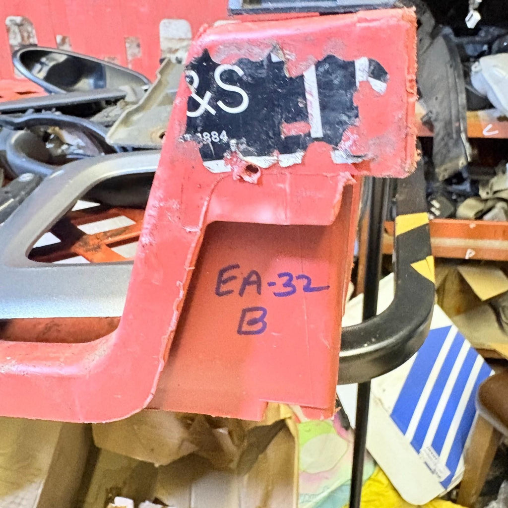 2013 Chevrolet Aveo Right Rear Top/Bottom Door Hinge
