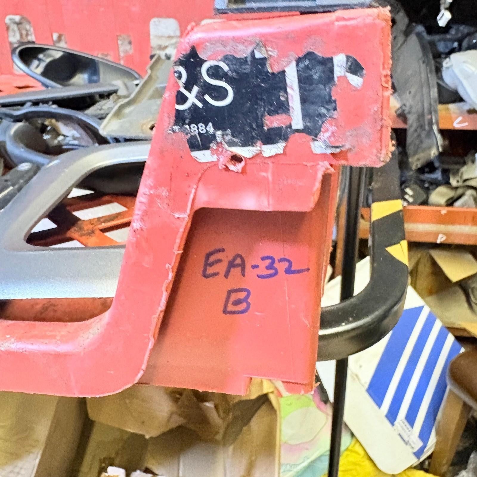 2013 Chevrolet Aveo Right Rear Top/Bottom Door Hinge
