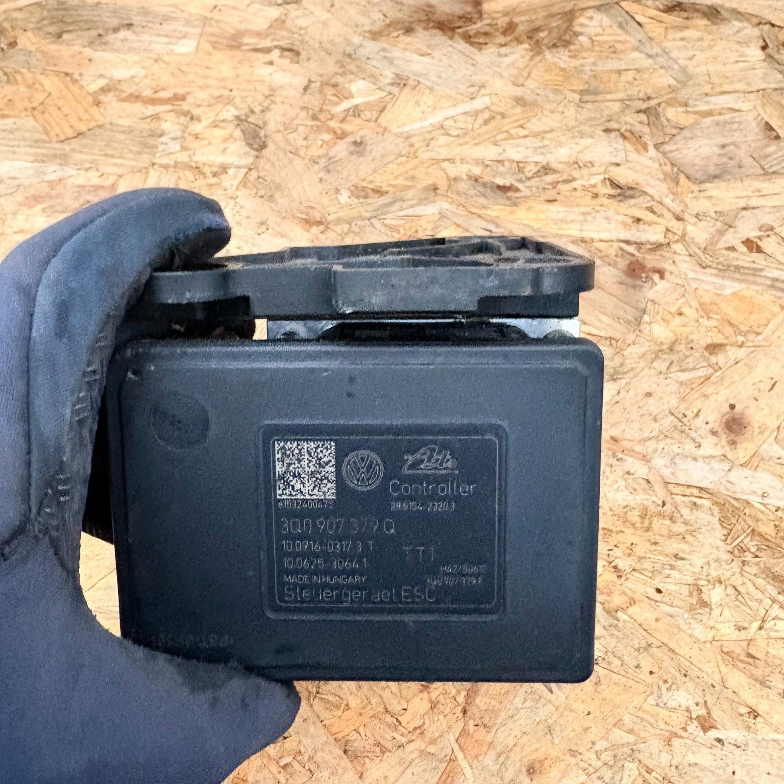 2015 Audi A3 Abs Pump Modulator Control Unit & SENSOR 3Q0 907 379 Q