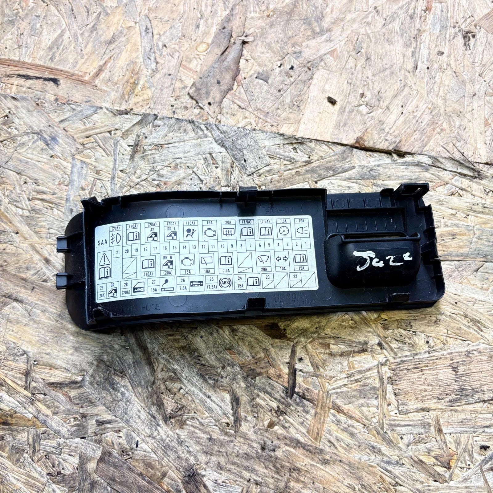 HONDA JAZZ 01-08 INTERIOR DASH FUSE BOX COVER LID BLACK TRIM
