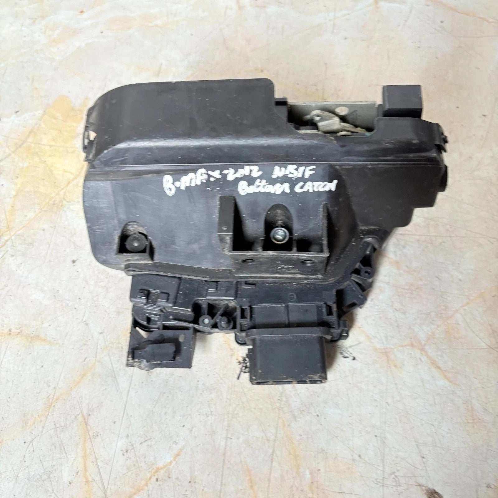 FORD B MAX DOOR LOCK BOTTOM CATCH FRONT LEFT AV1A-R21813-DC MK1 2012