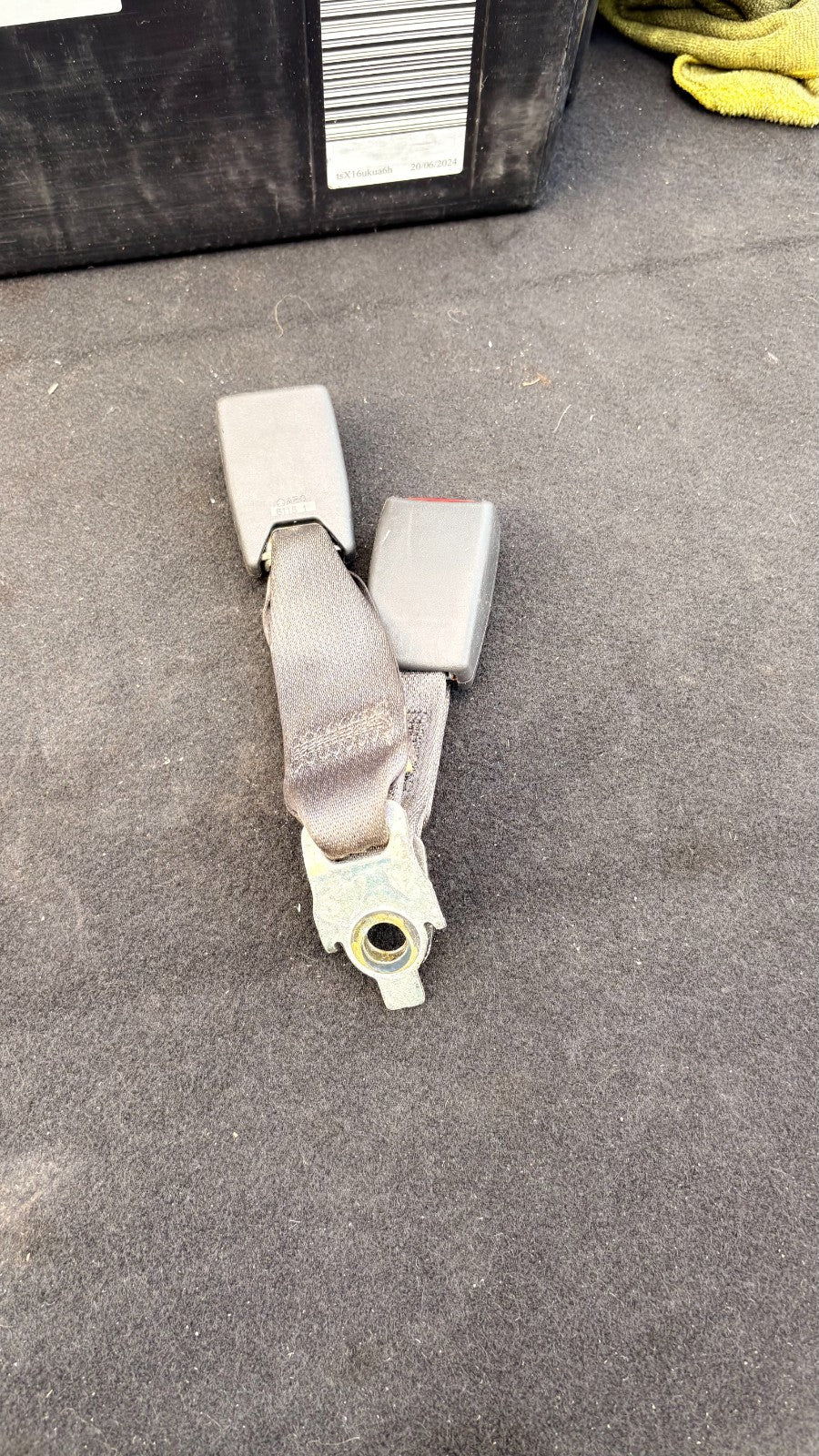 Chrysler 2007 Twin Seat Belt Buckle Rear Right Side 2021686