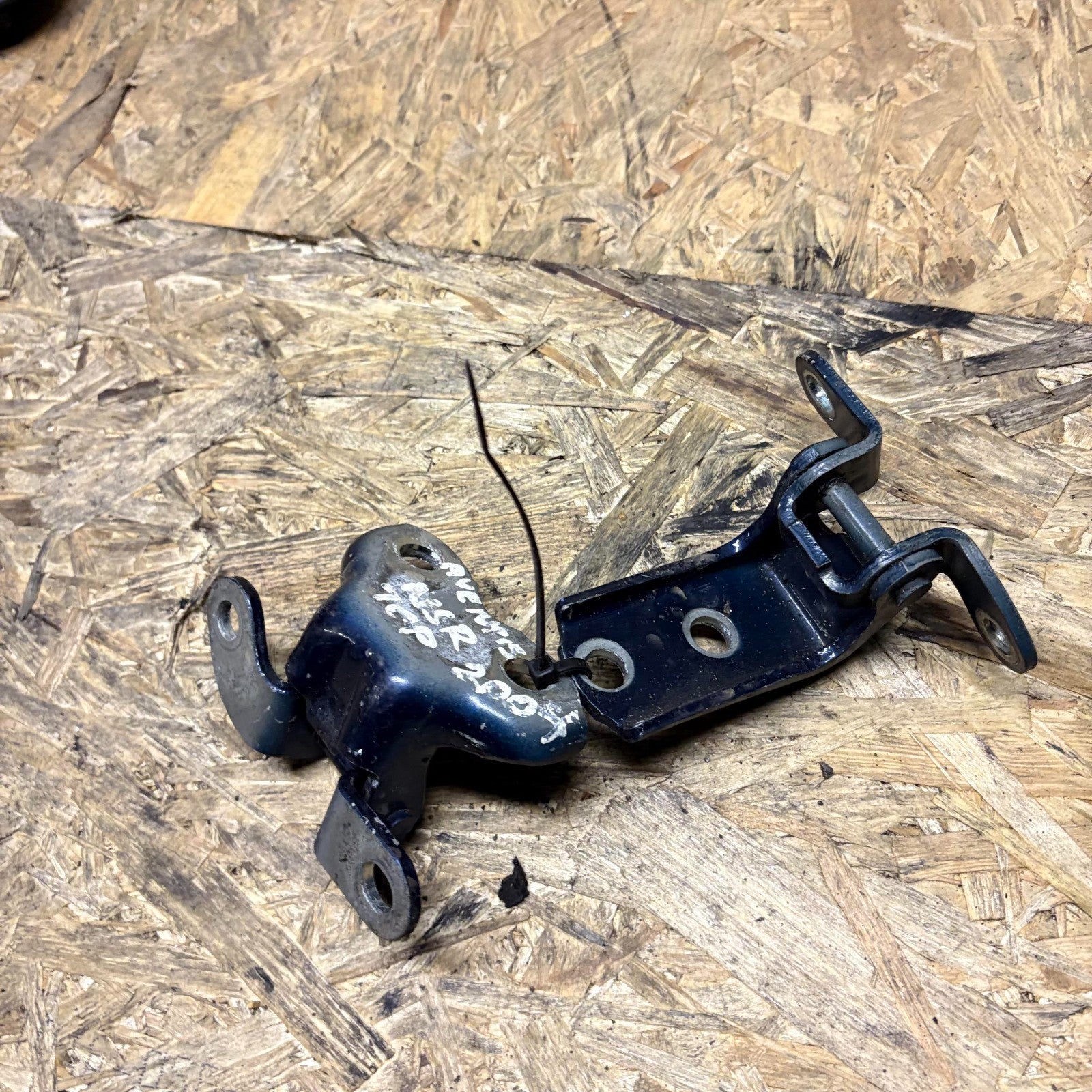 Toyota Avensis T25 2003-2009 Rear Left Door Hinge Upper/Lower LH NSR