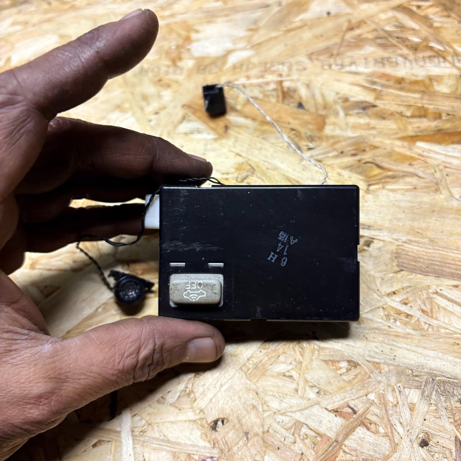 2003-2009 Toyota Avensis Alarm Control Module Unit 89732-20020 188200-8382