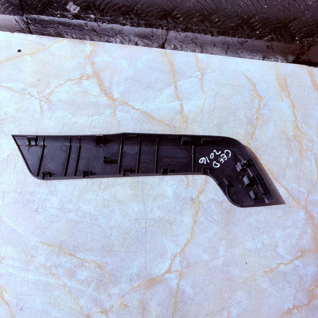 Kia Ceed 2012-2018 Interior Door Card Trim Cover Panel Garnish Base 84690-A2000
