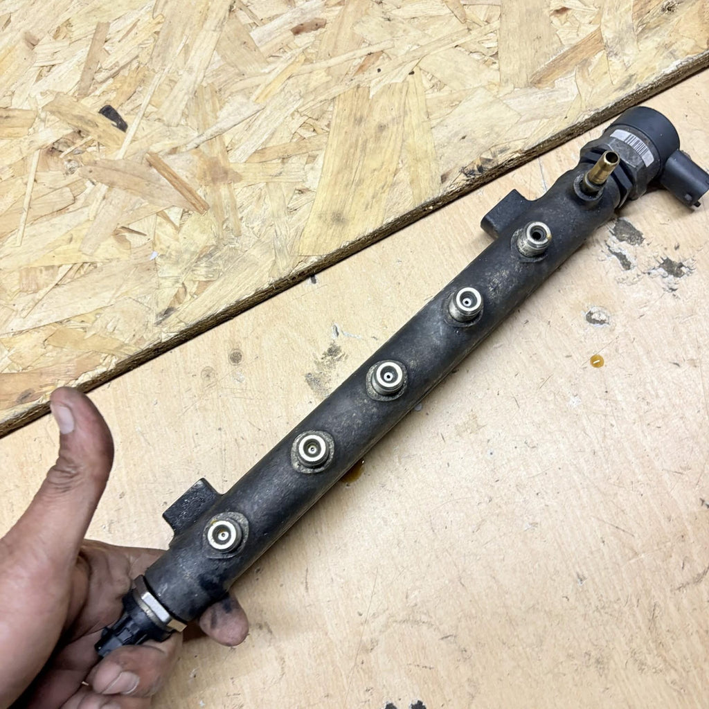 KIA CARENS 2008 2.0 CRDI 3140027410 0445214140 HIGH PRESSURE FUEL RAIL