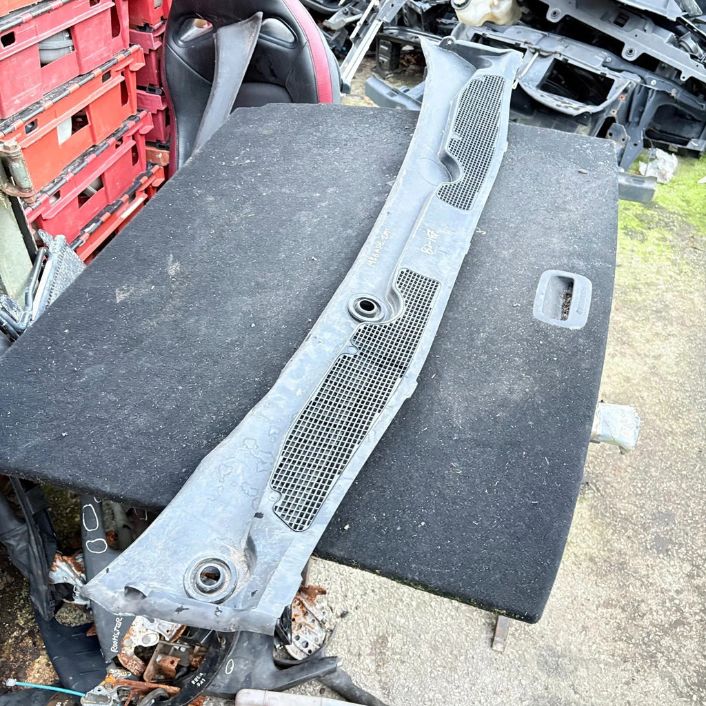 RENAULT MEGANE III Front Wiper Cowl Trim 9810MB010 2011