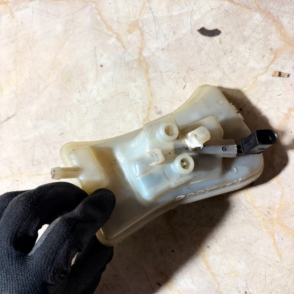 Audi A4 B6 B7 Brake Master Cylinder Fluid Reservoir 2.0 TDI 1.8T 01-08 8E0611301