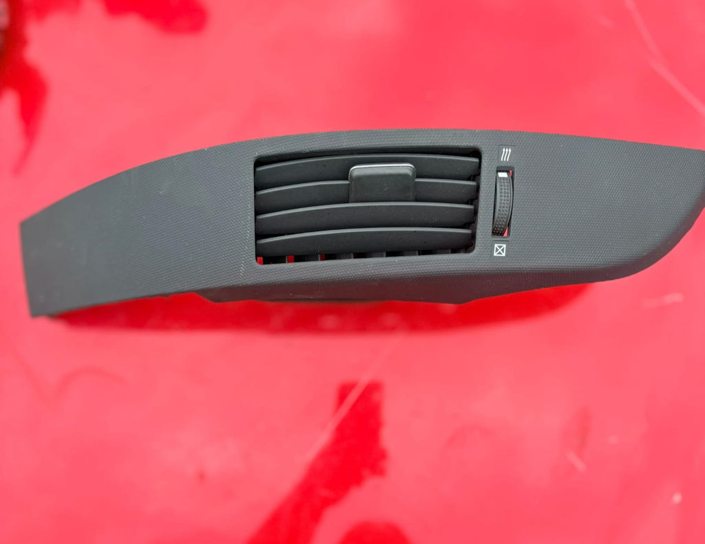 Toyota Corolla Verso 2004-2009 Passenger Air Vent Grill Trim 55670-64010