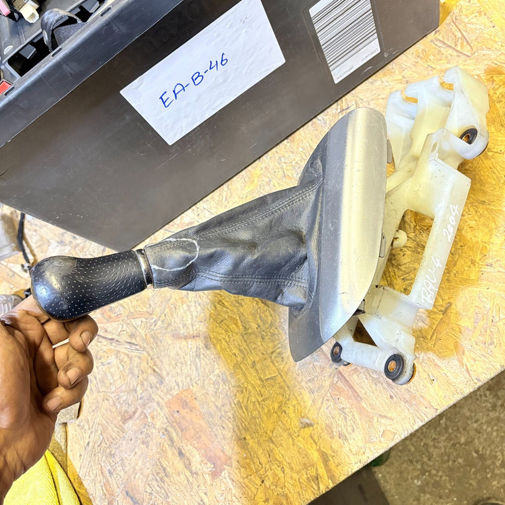 Toyota RAV4 XA20 2003-2005 RHD 5 Speed Manual Gear Lever Shifter + Trim