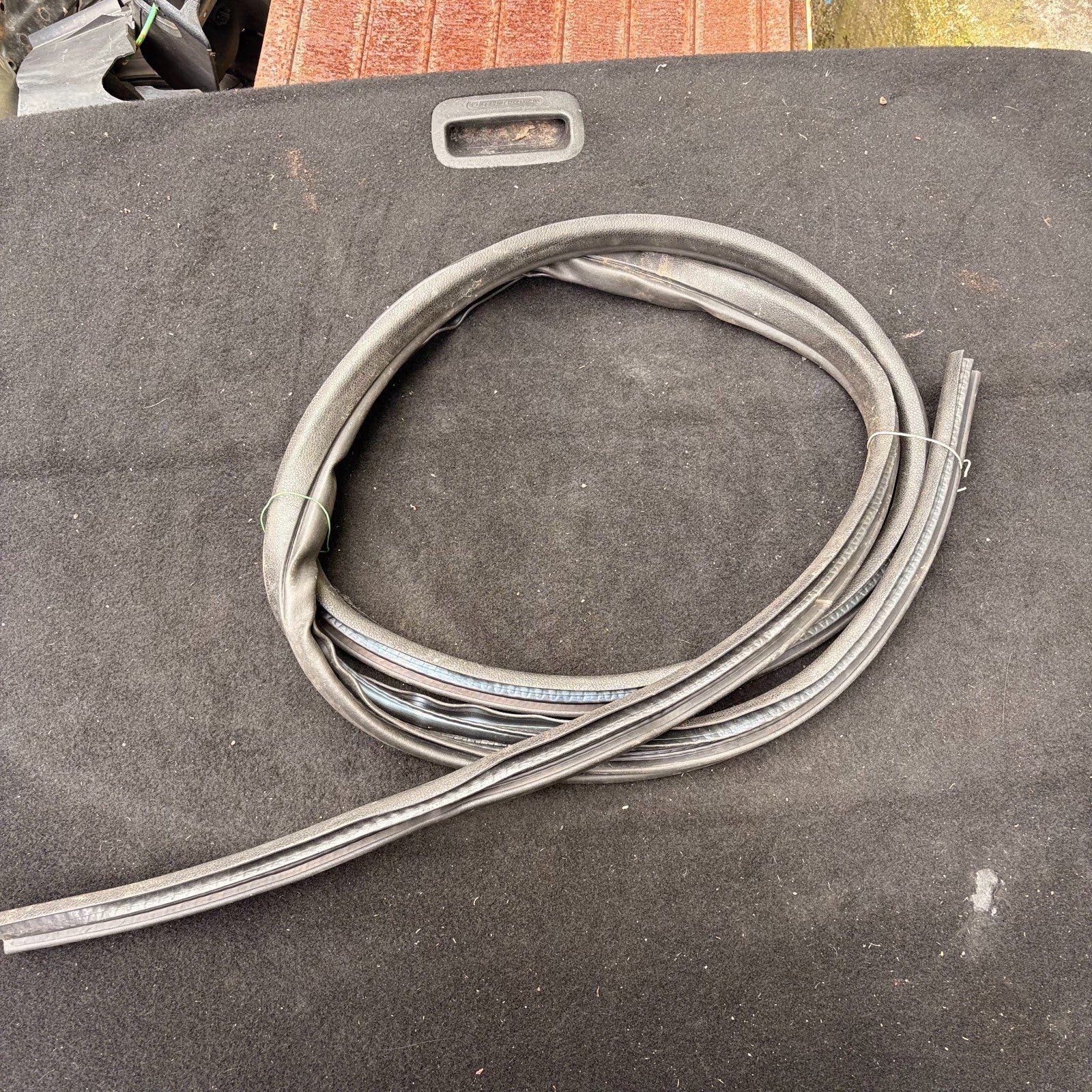 FORD C-MAX MK2 2010-2019 REAR LEFT N/S REAR DOOR RUBBER WEATHERSTRIP