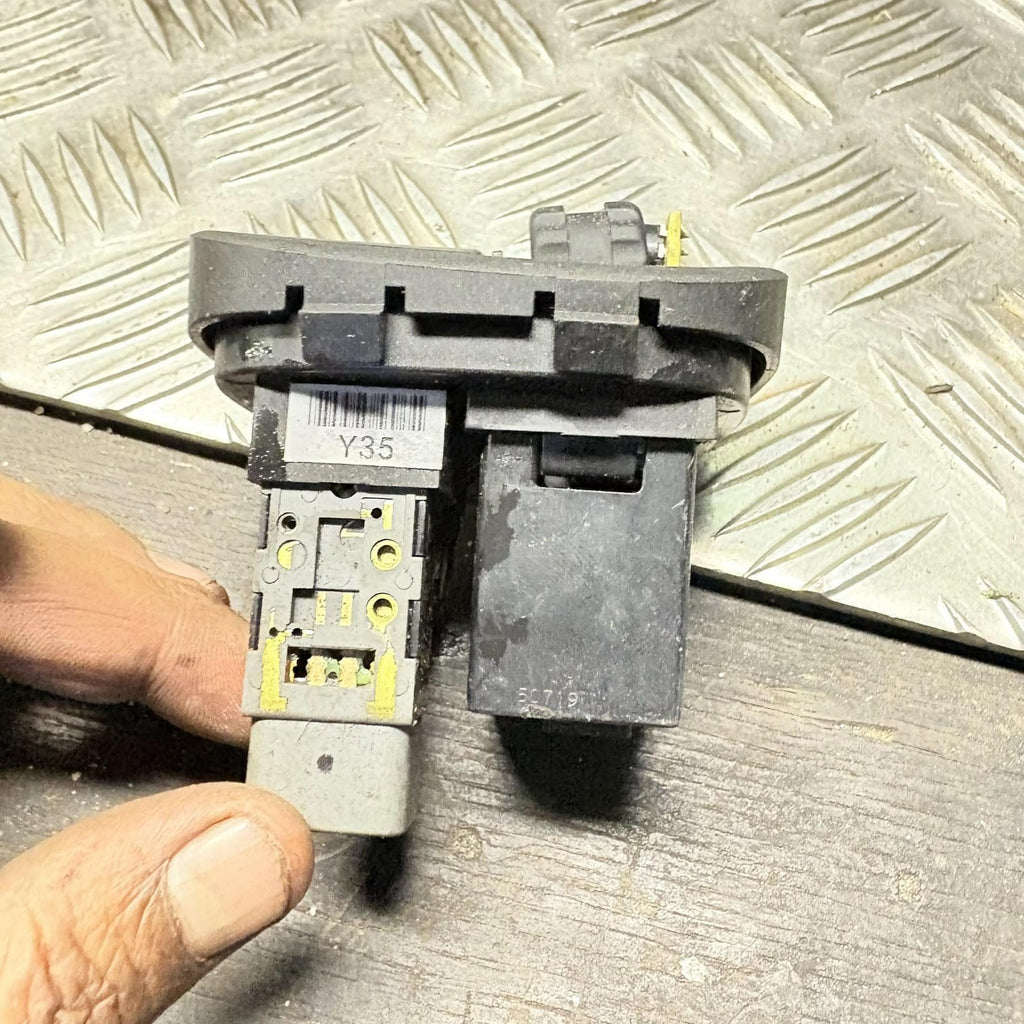 HYUNDAI SANTA FÉ IV TM Switches 9360026700 2.0 Petrol/electricity 22683327 2006
