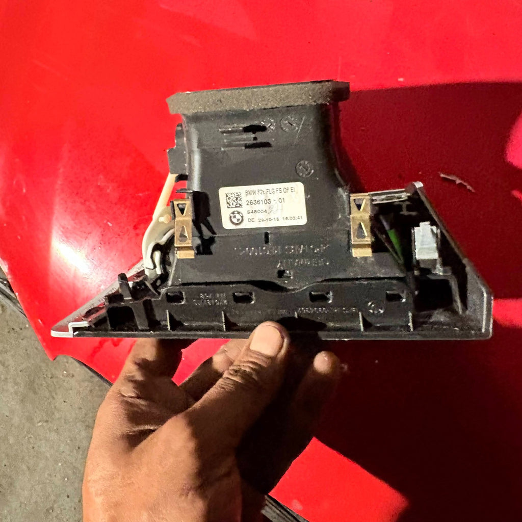 BMW 2018 Outer Dash Board Vent LH Passengers 2636103
