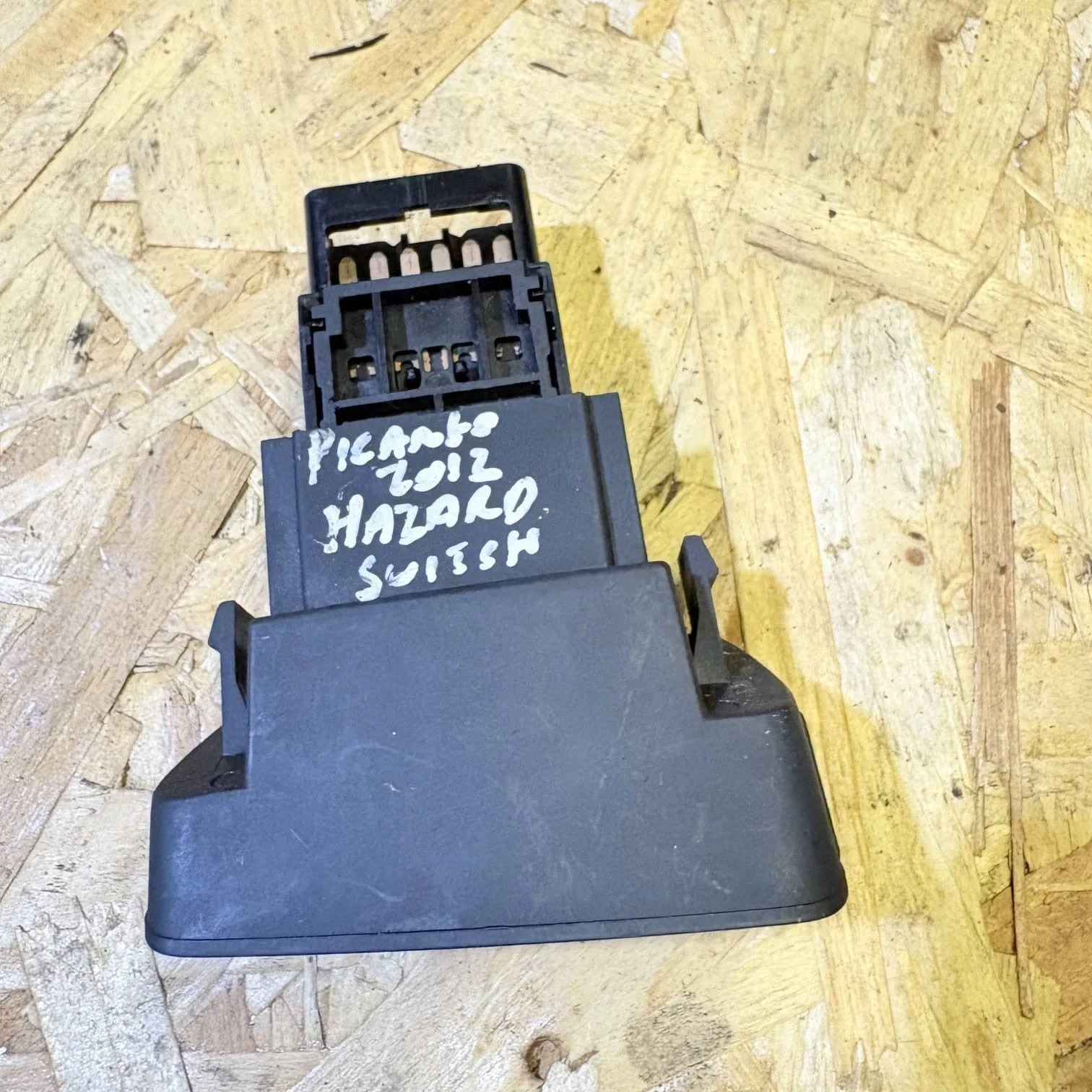 KIA PICANTO MK2 HAZARD WARNING SWITCH BUTTON CONTROL 2012