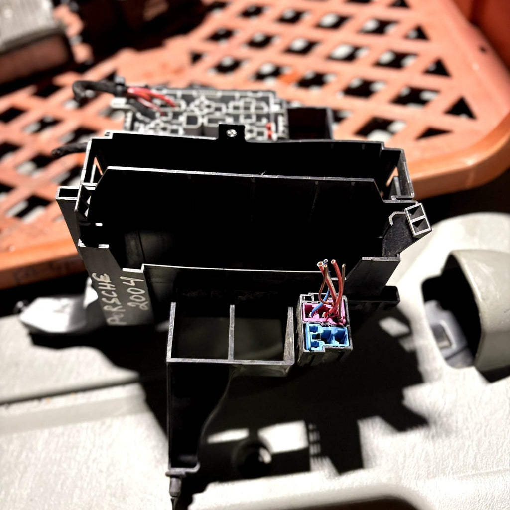 Porsche Cayenne 955 03-06 RHD Fuse Box Relay Bracket 7L0937535A
