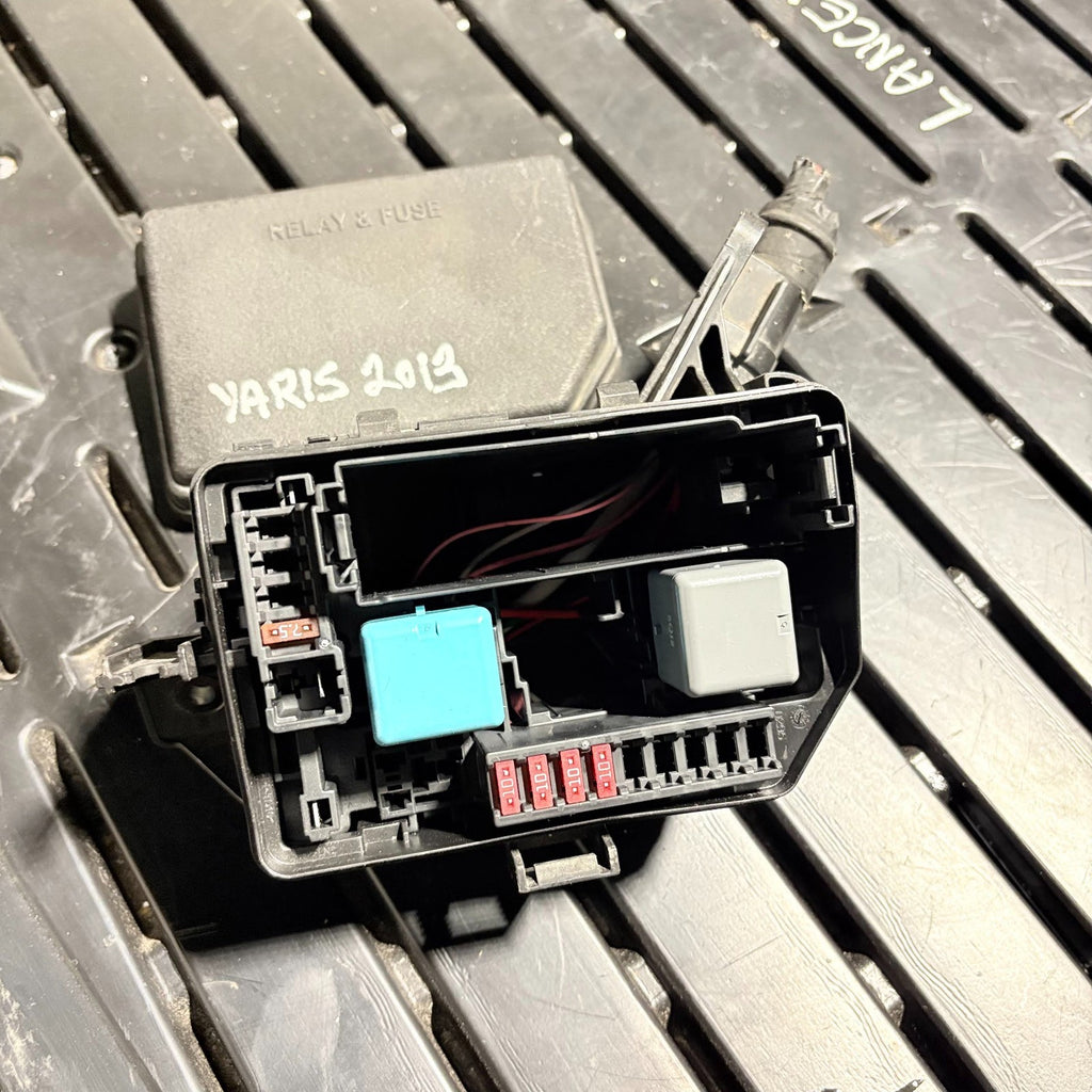 Toyota Yaris 2013 Mk3 Engine Bay Under Bonnet Fuse Box Relay Box Junction Box