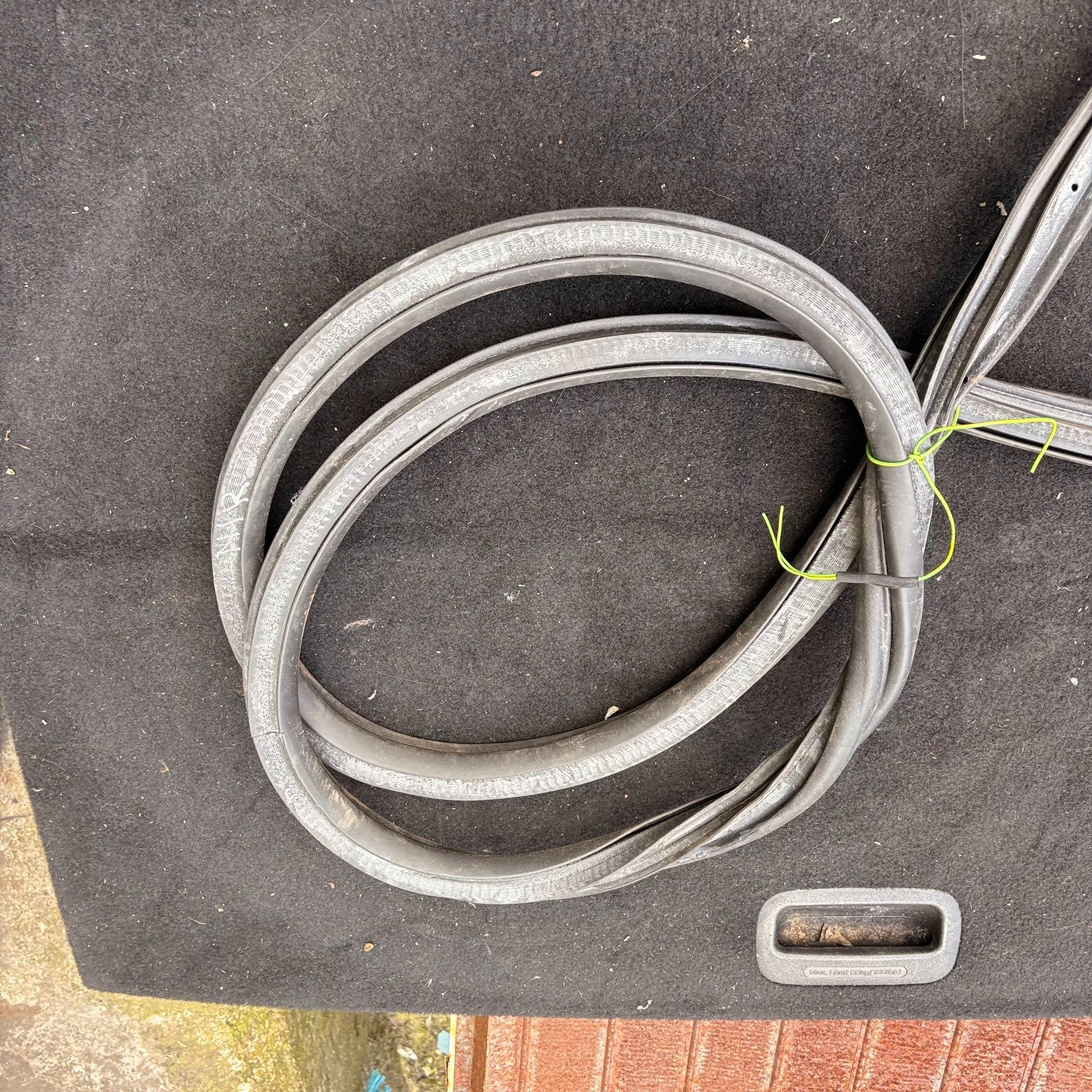 VAUXHALL CORSA E 2014-2019 REAR LEFT N/S REAR DOOR RUBBER WEATHERSTRIP