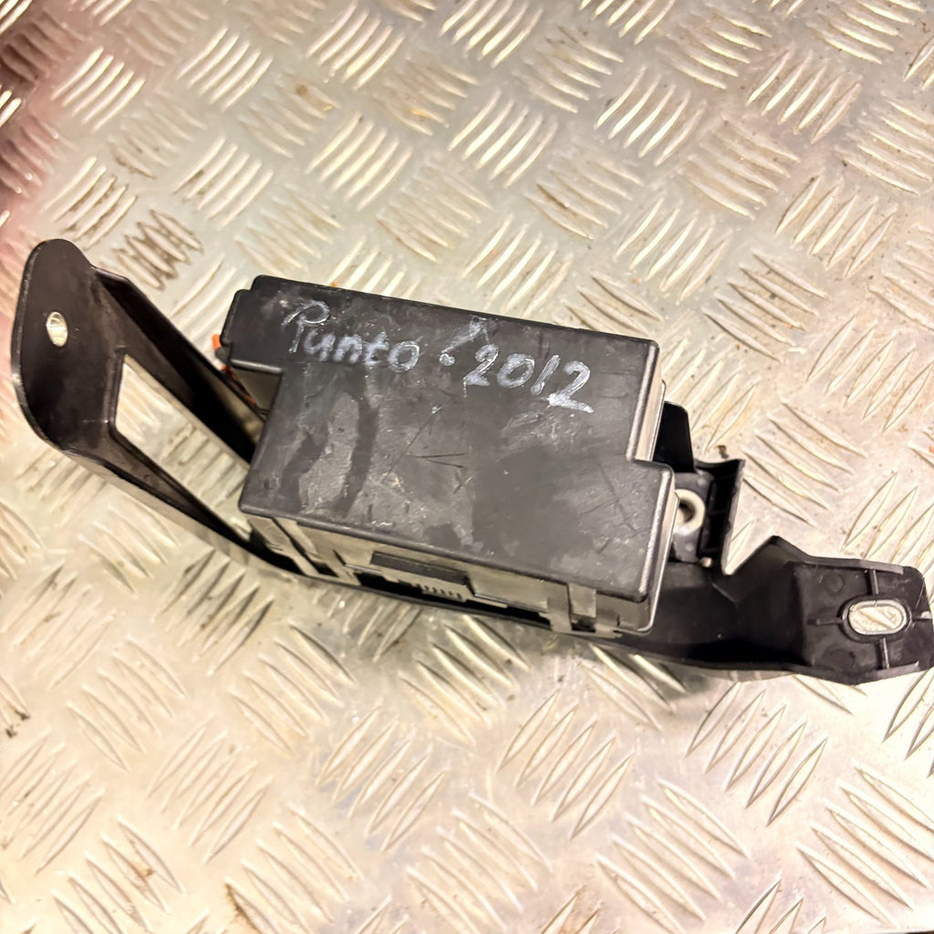 FIAT PUNTO MK3 TYPE 199 2012-2018 1.4 5DR FUSE BOX MODULE BRACKET
