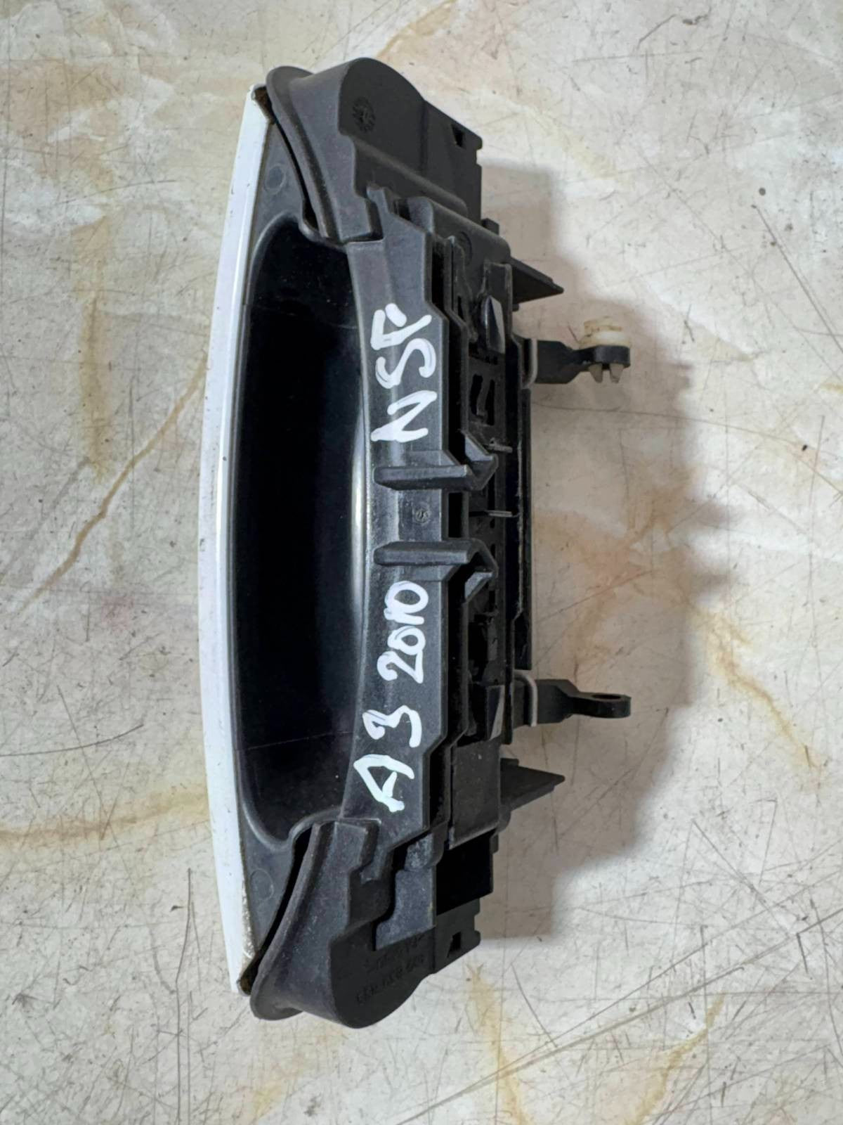 AUDI A3 8P 2010 PASSENGER SIDE FRON TEXTERIOR DOOR HANDLE 480839885