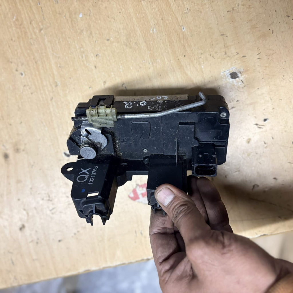 Door lock mech solenoid Driver Rear OPLE Vectra C Signum ident QX 13210763 2006