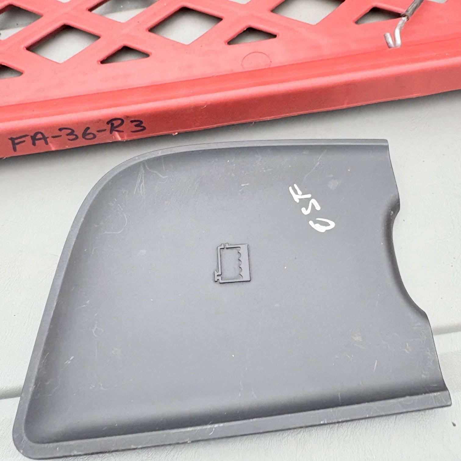 Porsche Cayenne 955/957 03-10 Coolant Expansion Tank Cover Trim 7L5806100A