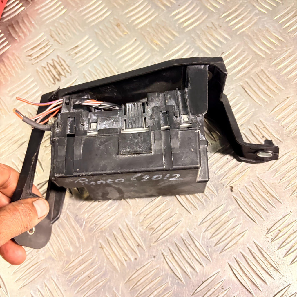 FIAT PUNTO MK3 TYPE 199 2012-2018 1.4 5DR FUSE BOX MODULE BRACKET