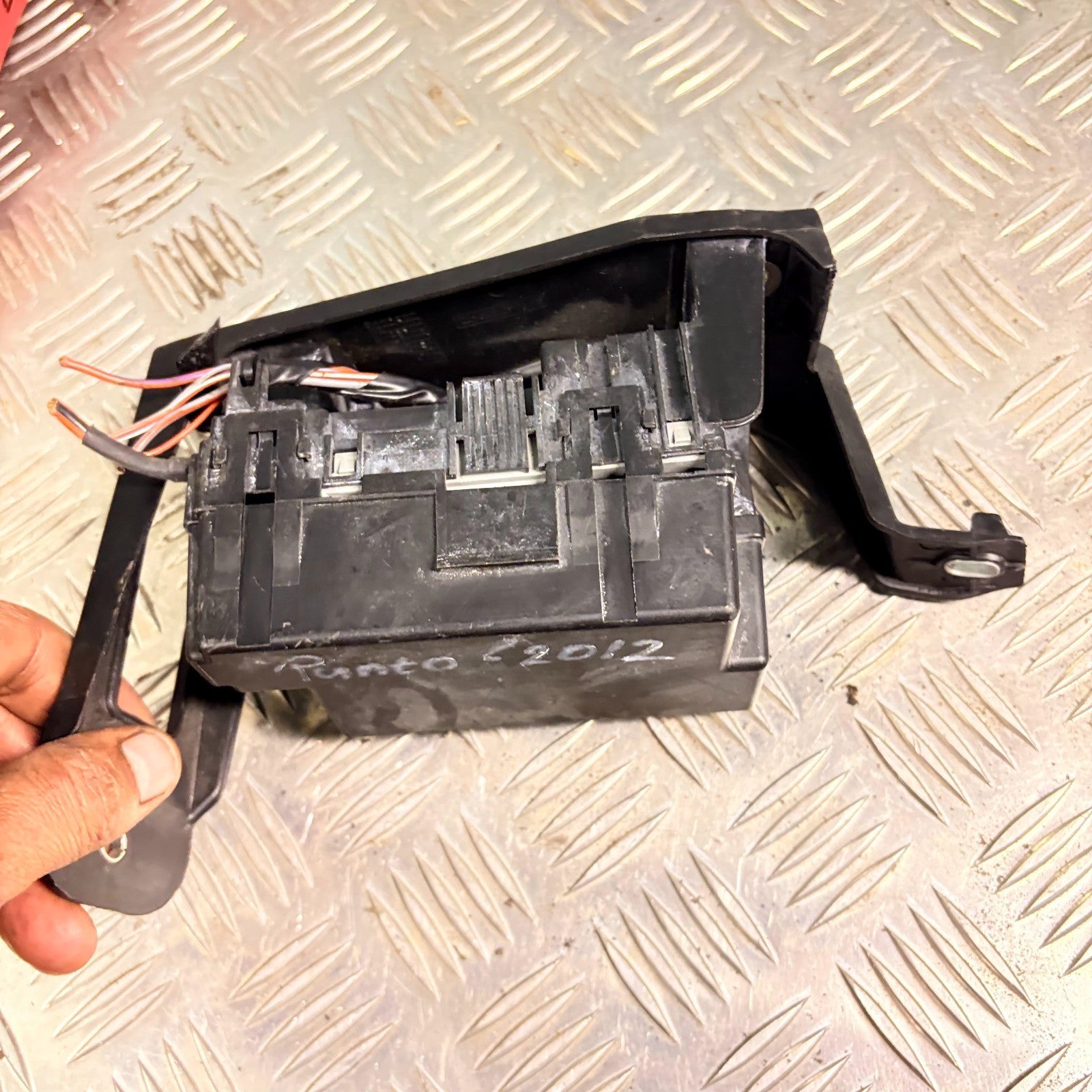 FIAT PUNTO MK3 TYPE 199 2012-2018 1.4 5DR FUSE BOX MODULE BRACKET