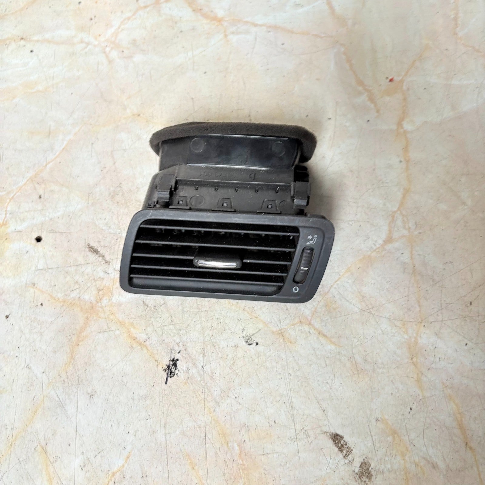 2005-2010 VW PASSAT DASH AIR VENT PASSENGER FRONT LEFT SIDE 3C2819701D