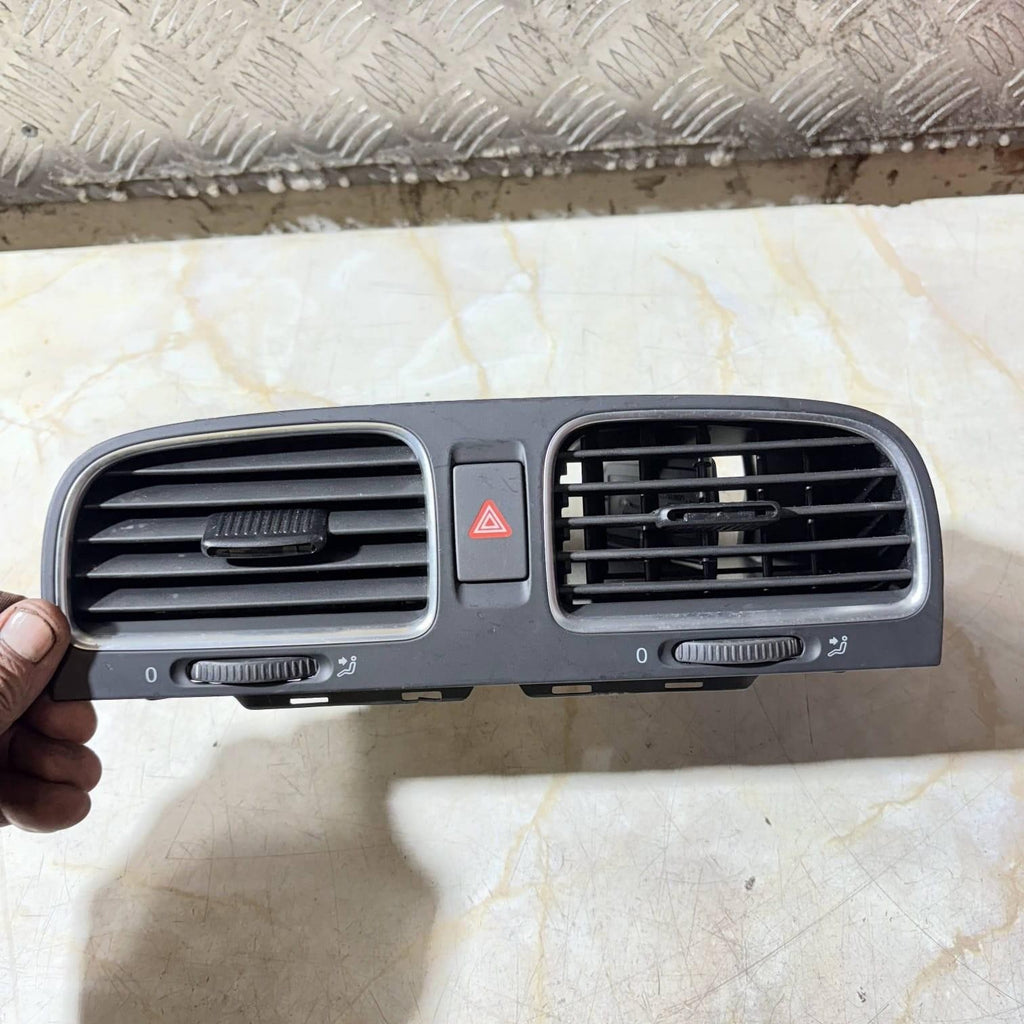 5K0819728 VW Golf Mk6 GTI R 09-13 Front Centre Dashboard Air Vent Outlet Panel