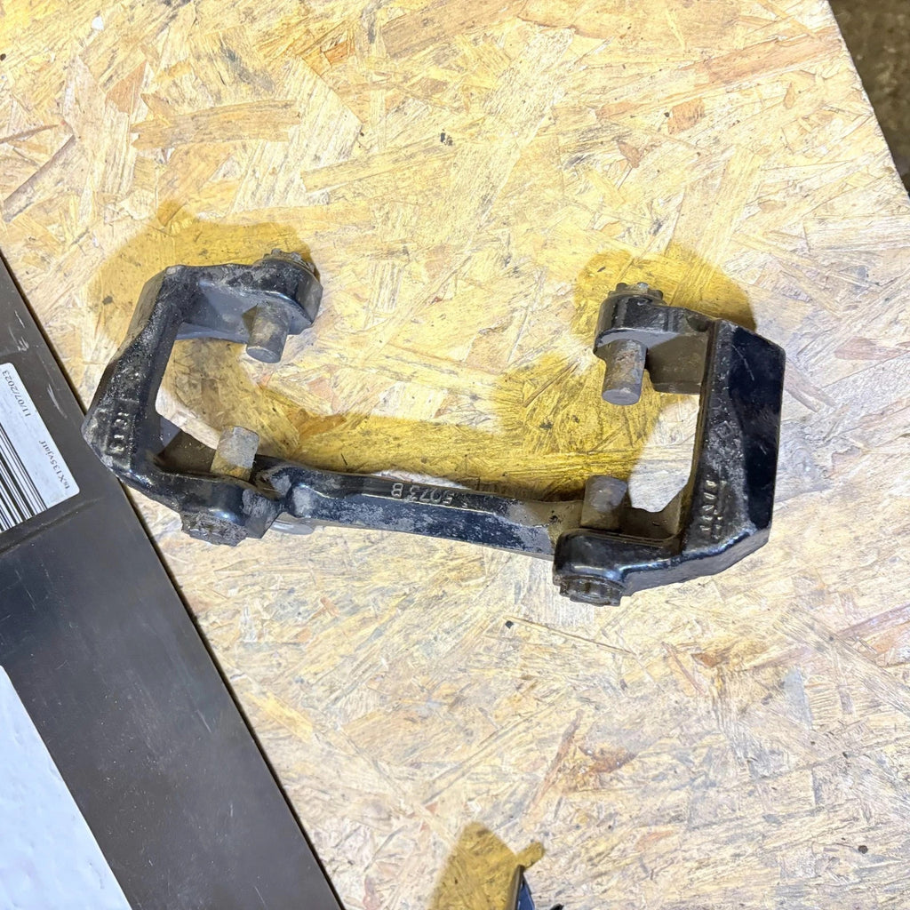 CITROEN C4 PICASSO MK1 2007-2013 FRONT RIGHT BRAKE CALIPER CARRIER BRACKET