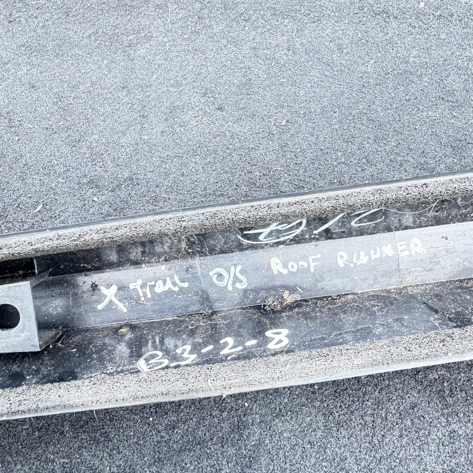 738328H300 Driver Side Roof Bar Nissan X-Trail 0/S 100KW