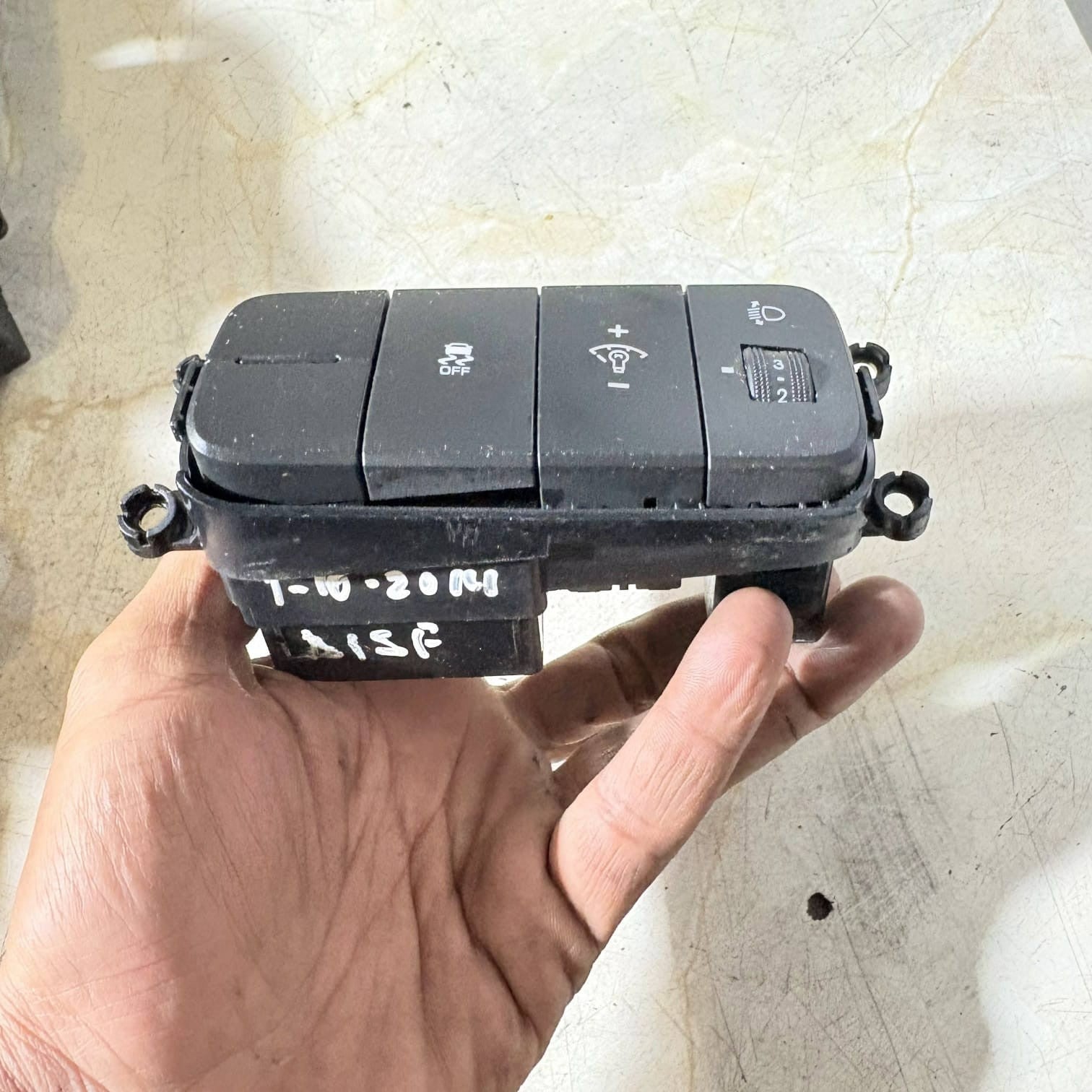HYUNDAI I10 MK2 2014 HEADLIGHT LEVEL ADJUSTMEN TRACTION CONTROL SWITCH 299131553