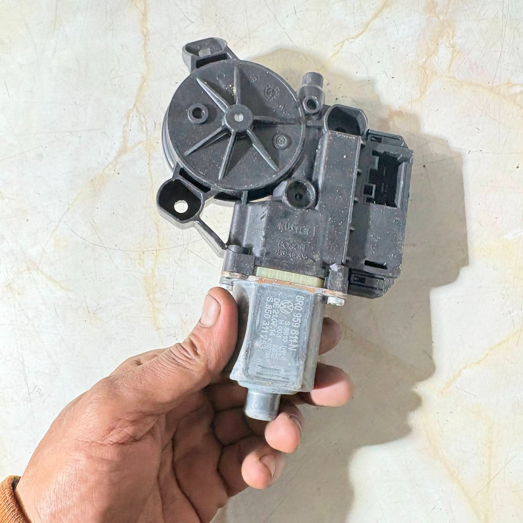 VOLKSWAGEN POLO 6R 09-17 REAR LH PASSENGER WINDOW MOTOR 0130822532