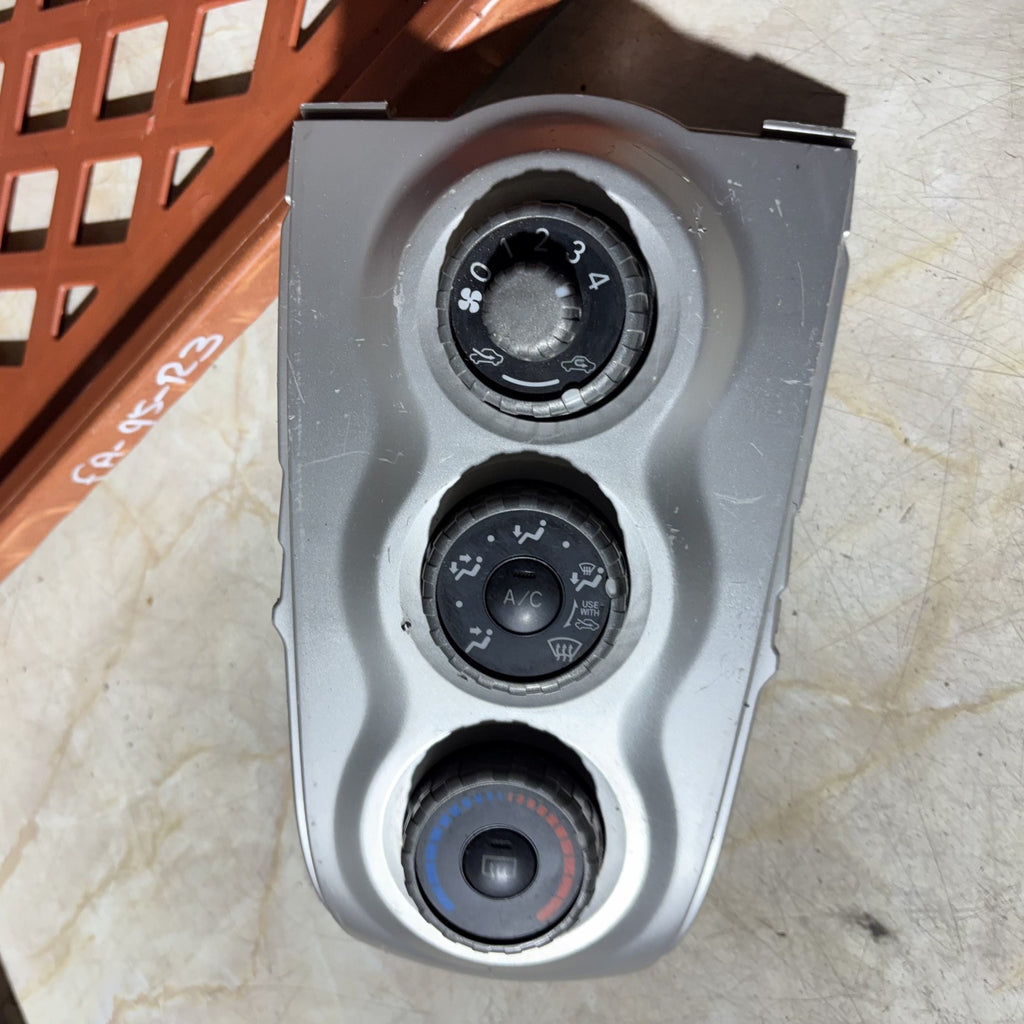 Toyota Yaris Mk2 XP90 2005-2008 A/C Heater Control Panel RHD 55406-52120