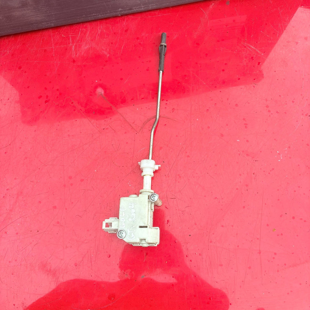 VW Golf GTi 2004 Engine For Tank Cap Locking