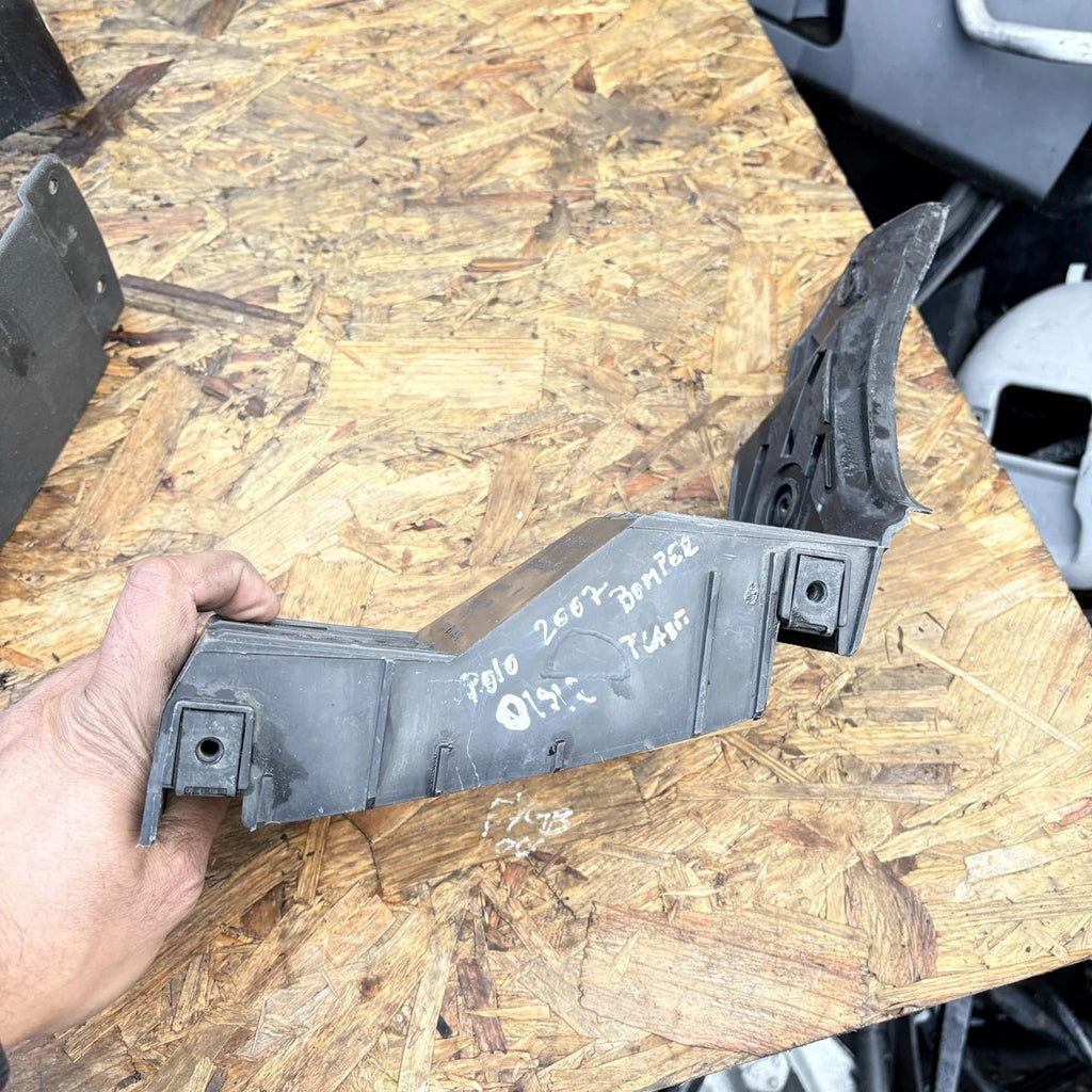 2007 VW POLO 9N DRIVERS REAR SIDE BUMPER BRACKET MOUNT 6Q6807376