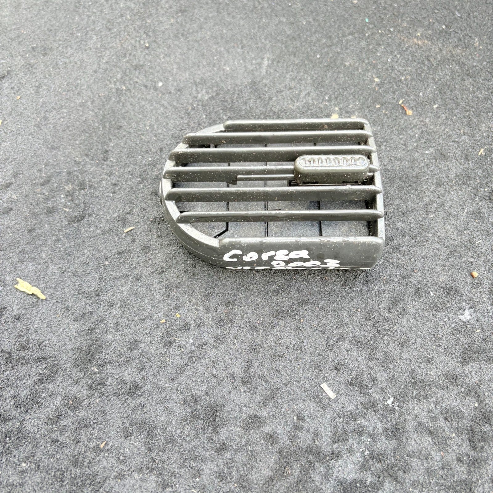 Center-Left Dashboard Air Vent Opel Corsa C 2003