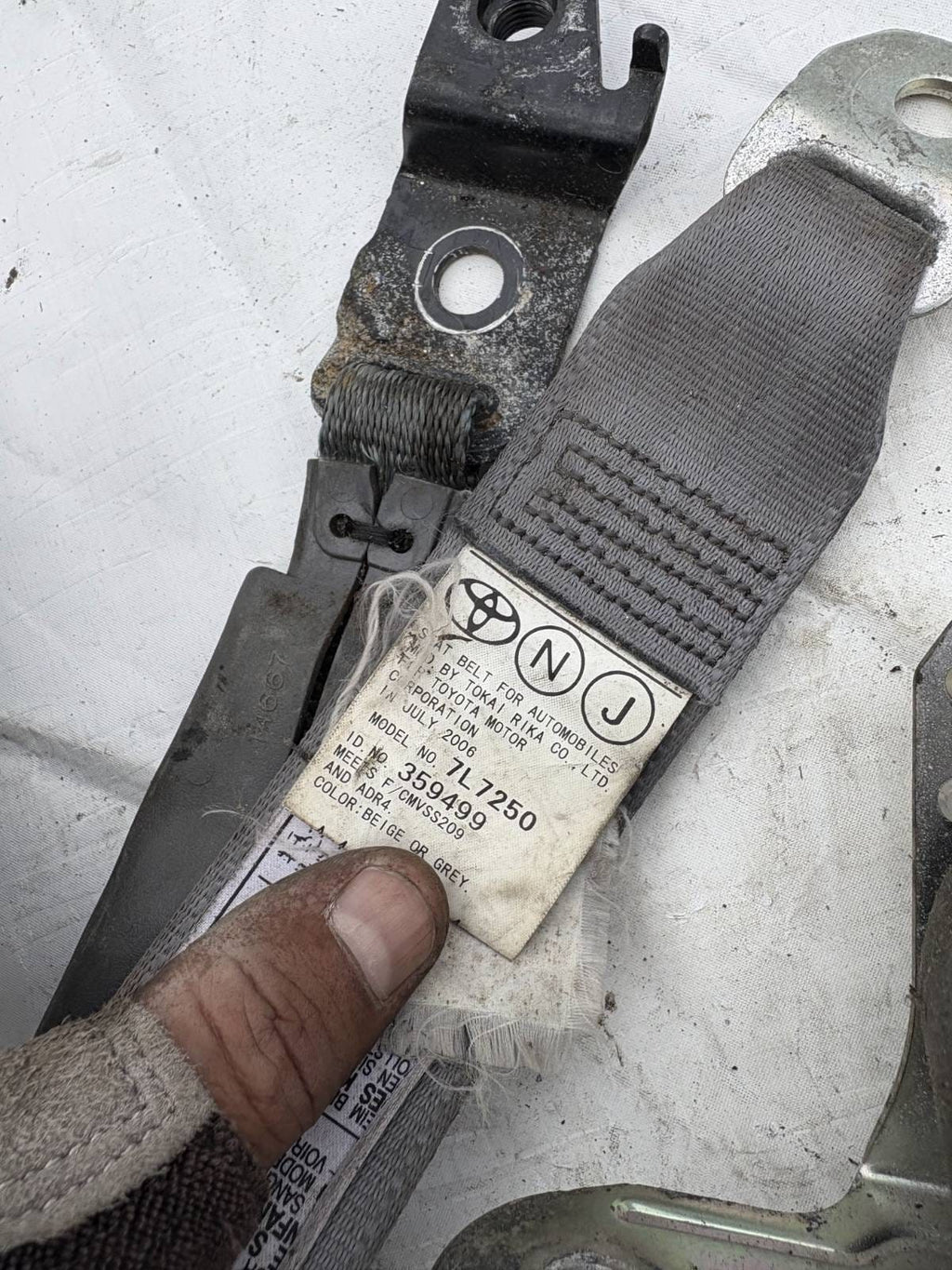 Toyota Seat belt-rear right side C085407