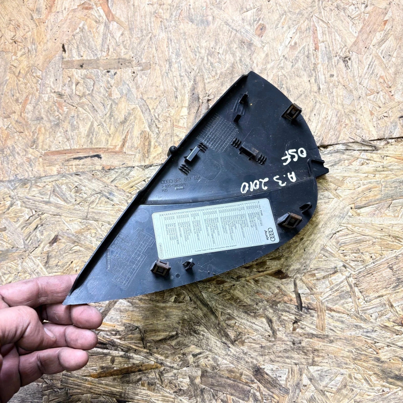 AUDI A3 2010 OFF SIDE DRIVER SIDE DASHBOARD END COVER CAP TRIM 8P0857086