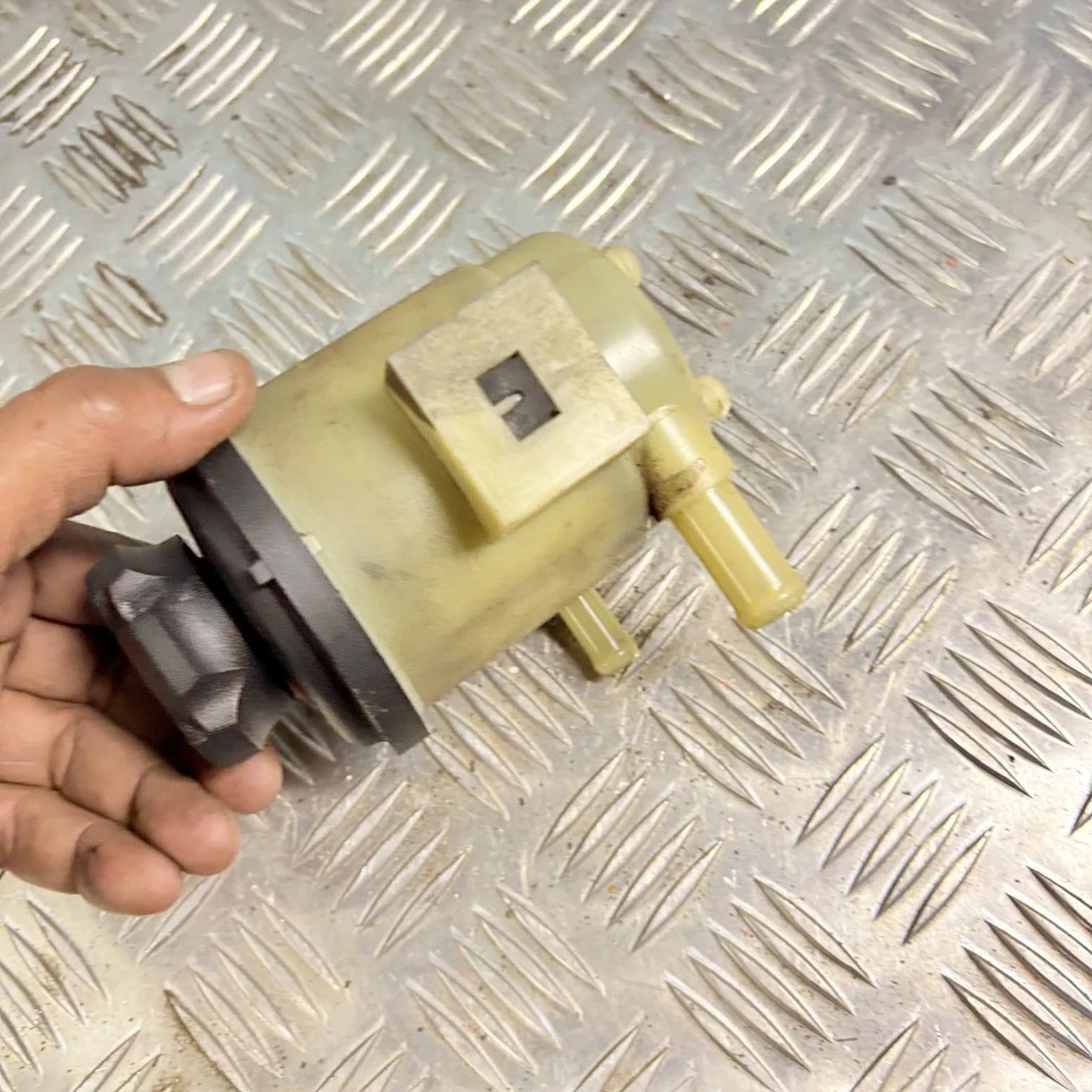 Hyundai Santa Fe CM 2009 Power Steering Fluid Reservoir Tank Bottle