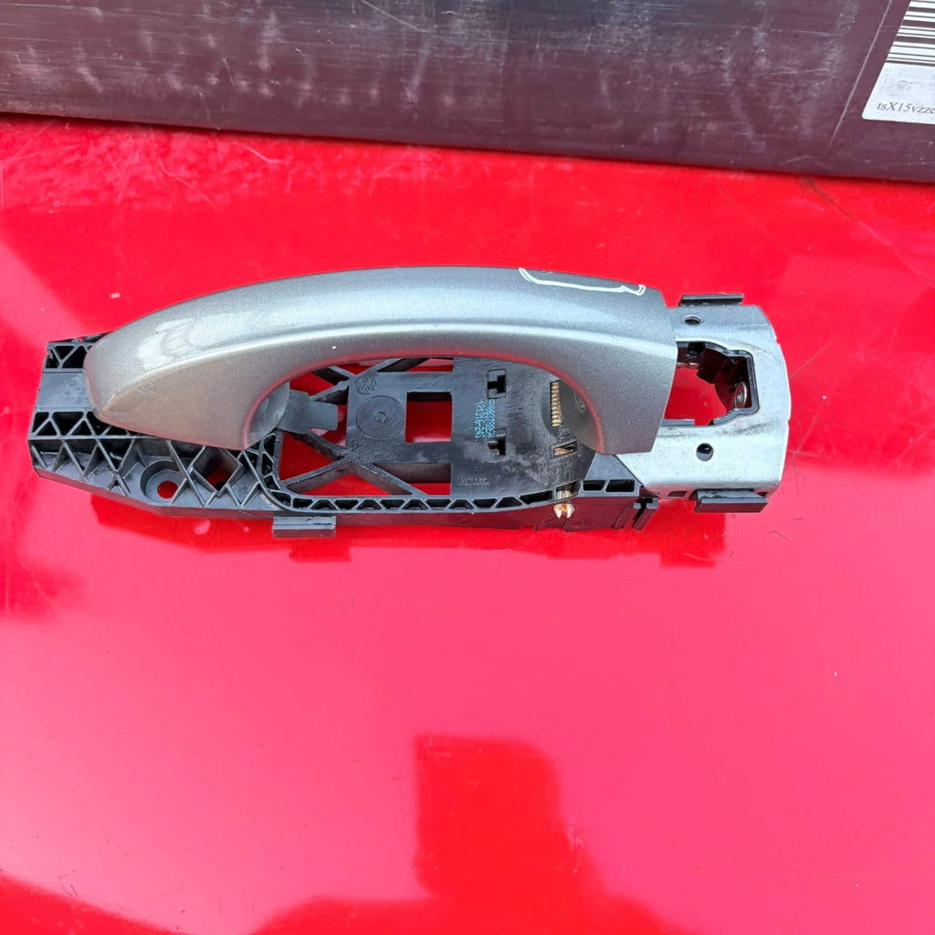 VW GOLF MK7 2016 5DR DRIVERS SIDE FRONT EXTERIOR DOOR HANDLE 5N0837885H LB7W
