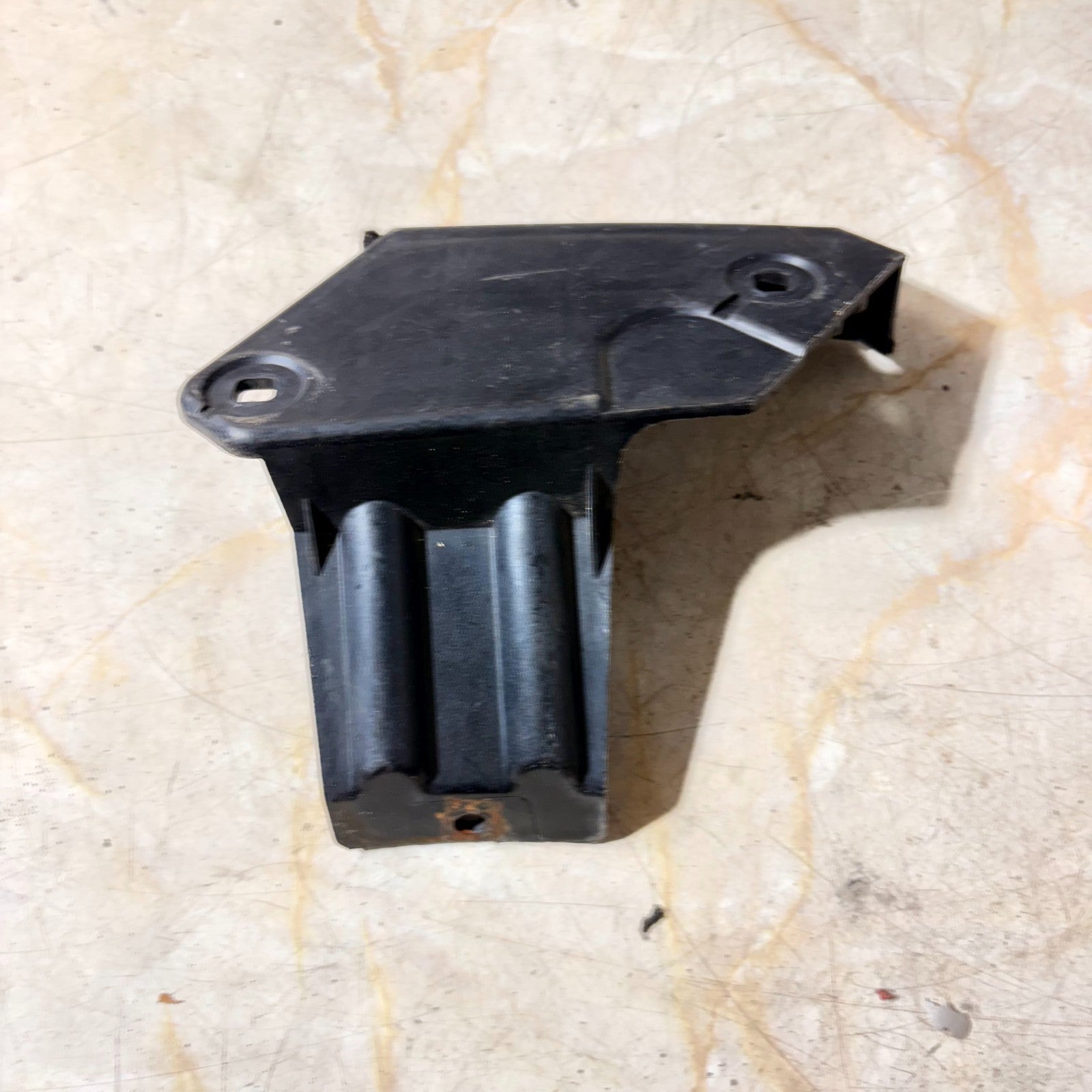 Audi TT 8N Mk1 Rear NS Left Bumper Mount Guide Bracket 8N0807483A