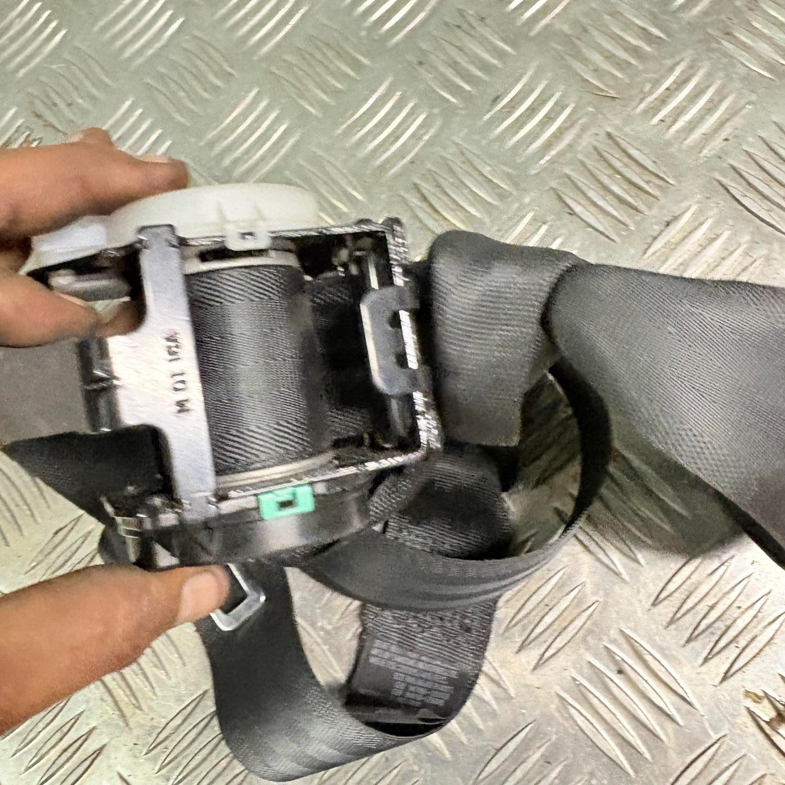 2017 HYUNDAI i40 4DR SALOON REAR RIGHT DRIVER SIDE SEAT BELT 898103Z100RY