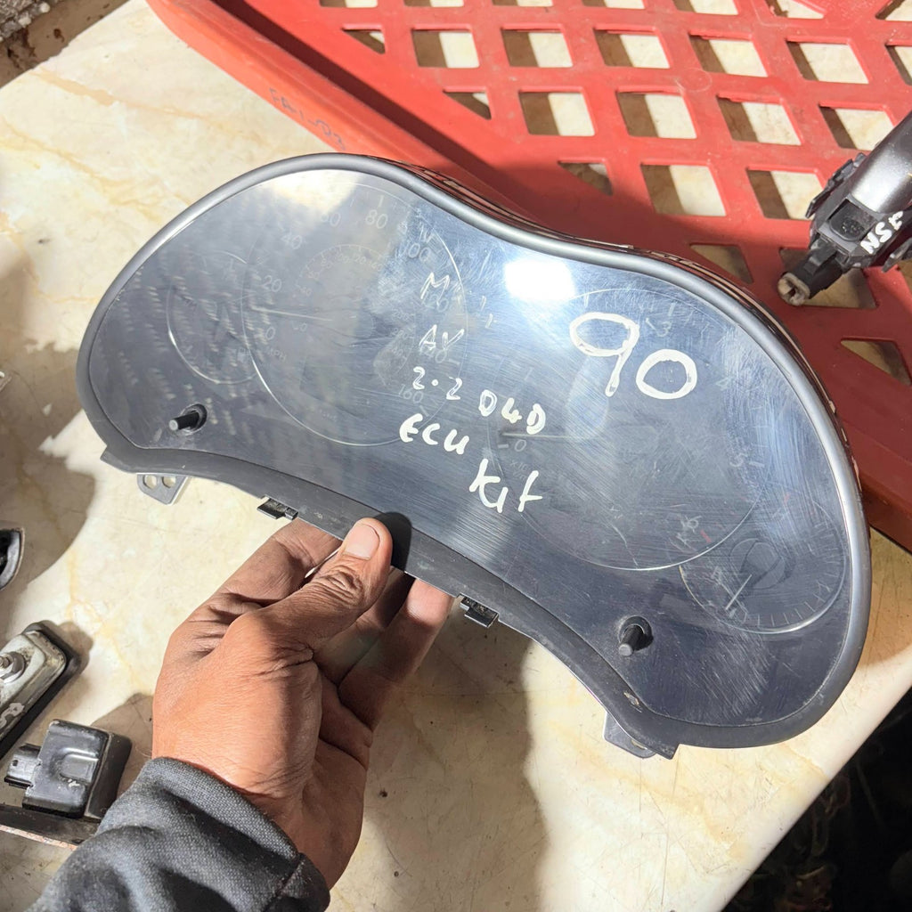 Toyota Avensis T25 2.2 D-4D Speedometer Instrument Cluster MB257430-5642