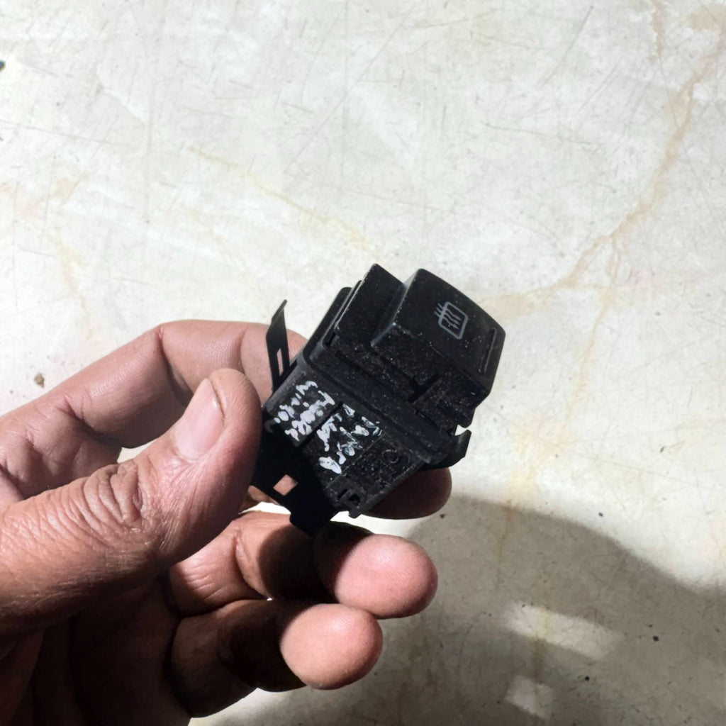 Skoda Superb Mk1 2001?2008 Heated Rear Window Demister Switch 3U0959621A