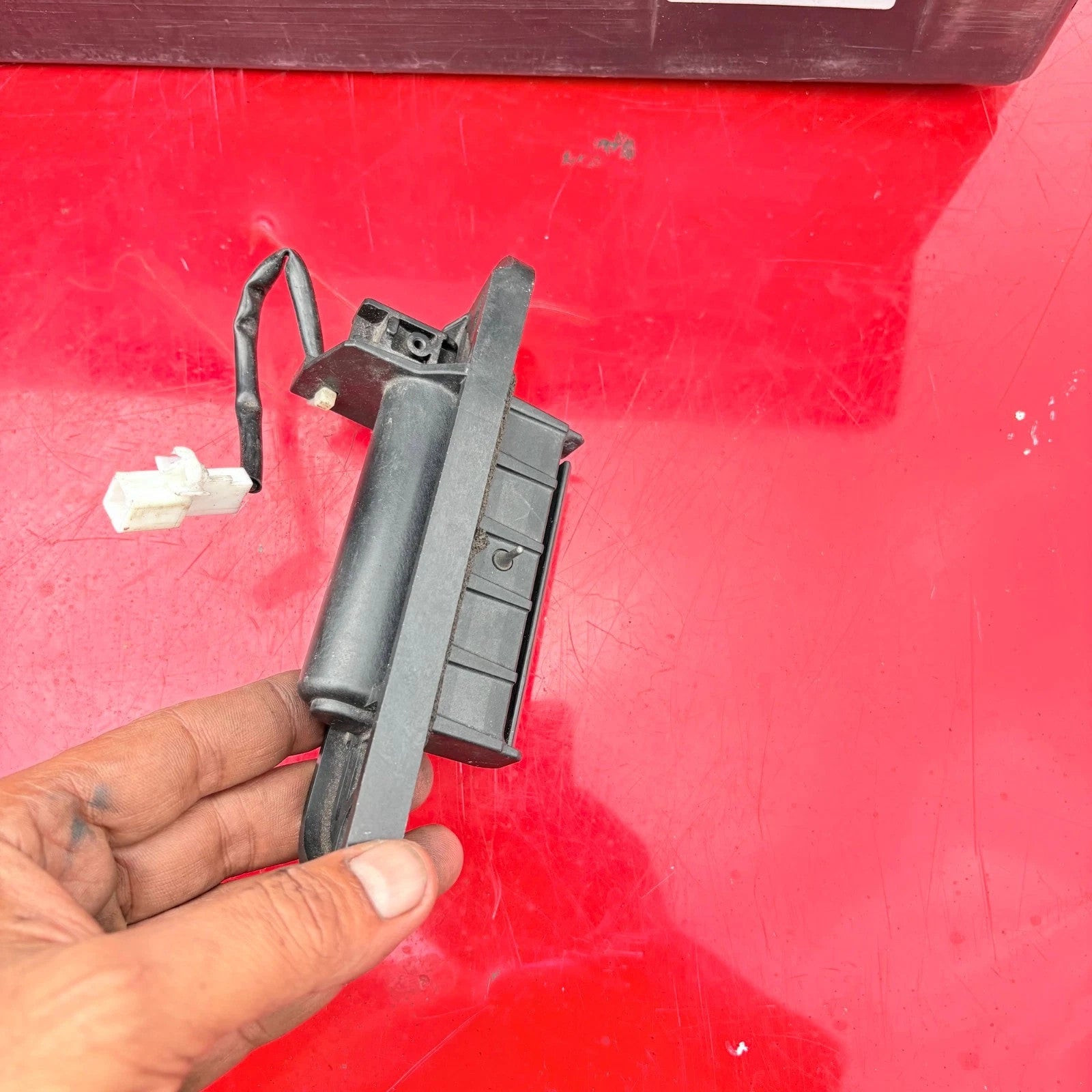 MITSUBISHI LANCER 2010 BOOT TAILGATE HANDLE RELEASE BUTTON SWITCH